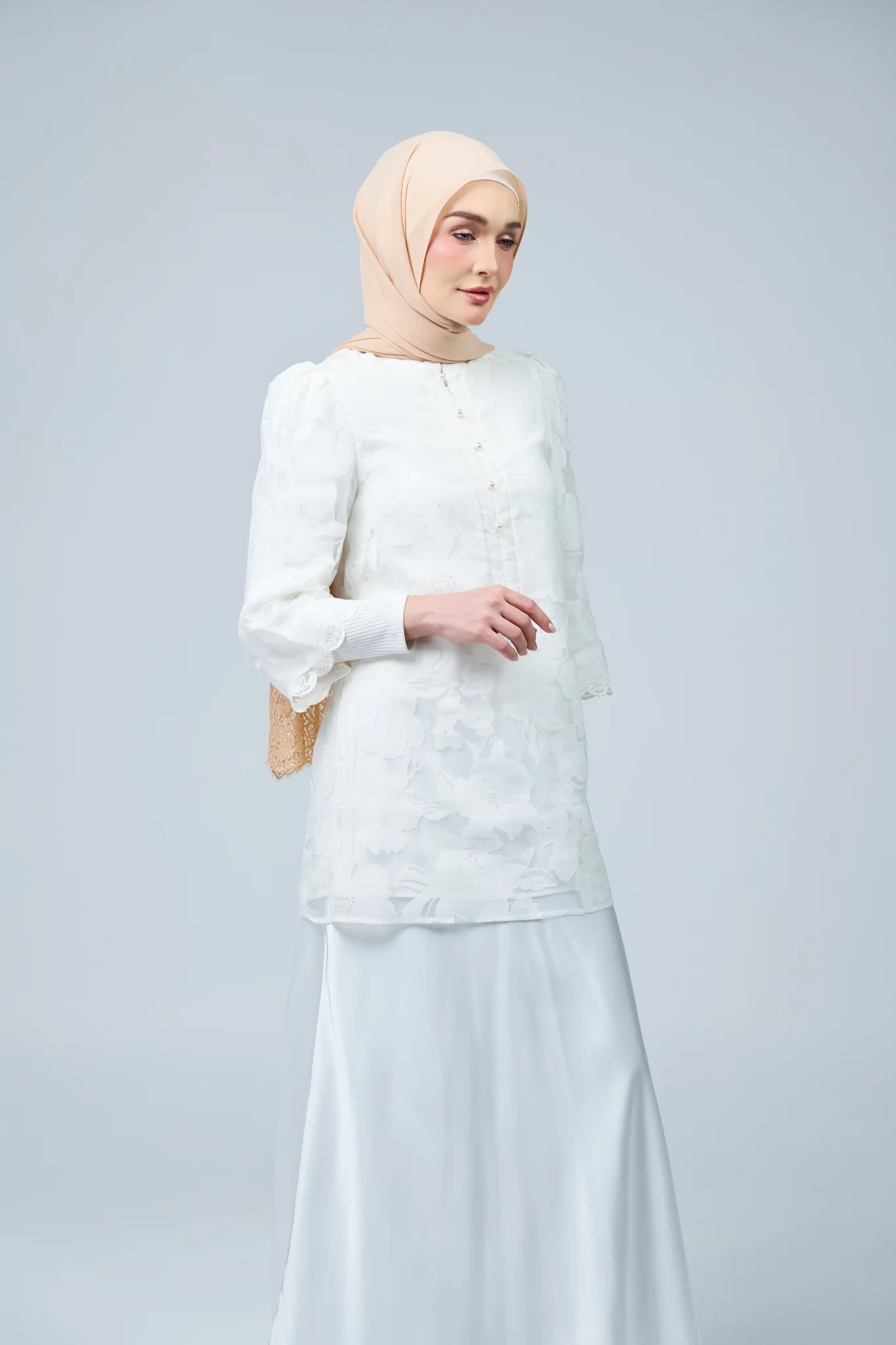 HoodX Lace in Warm Nude