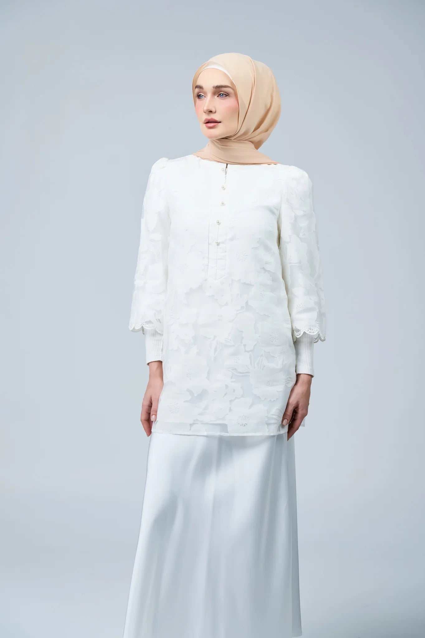 HoodX Lace in Warm Nude