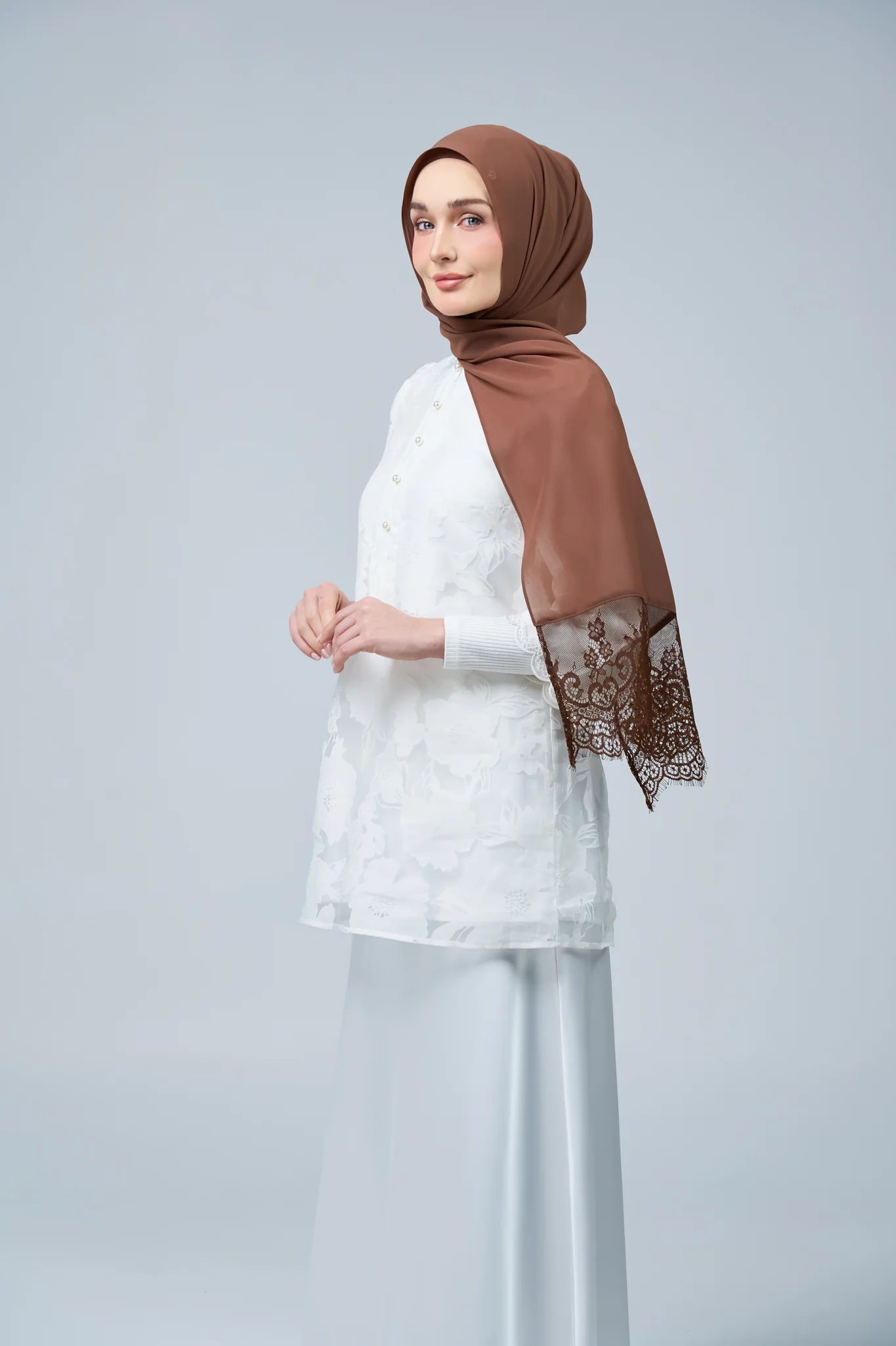 HoodX Lace in Rich Brown