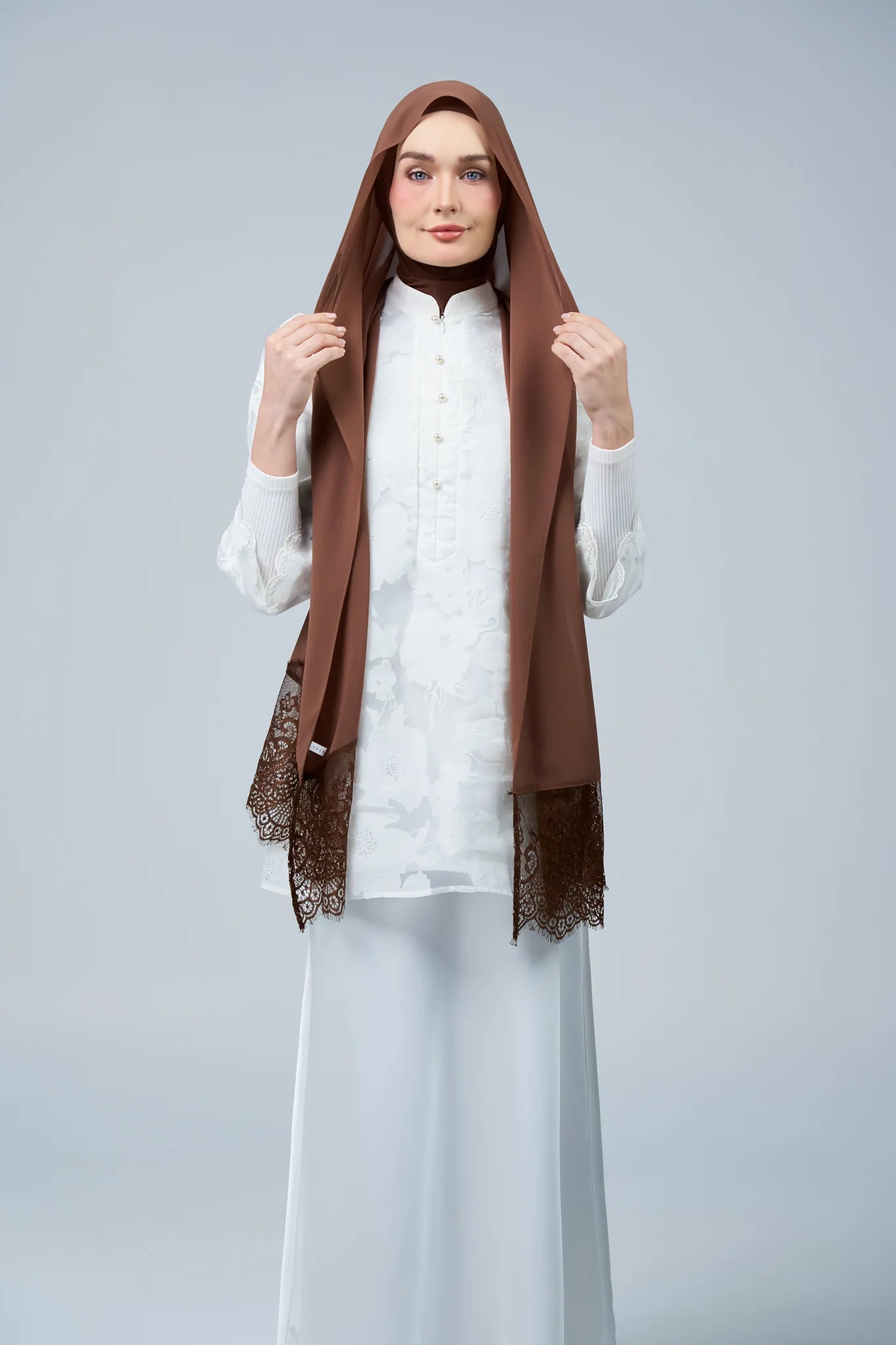 HoodX Lace in Rich Brown