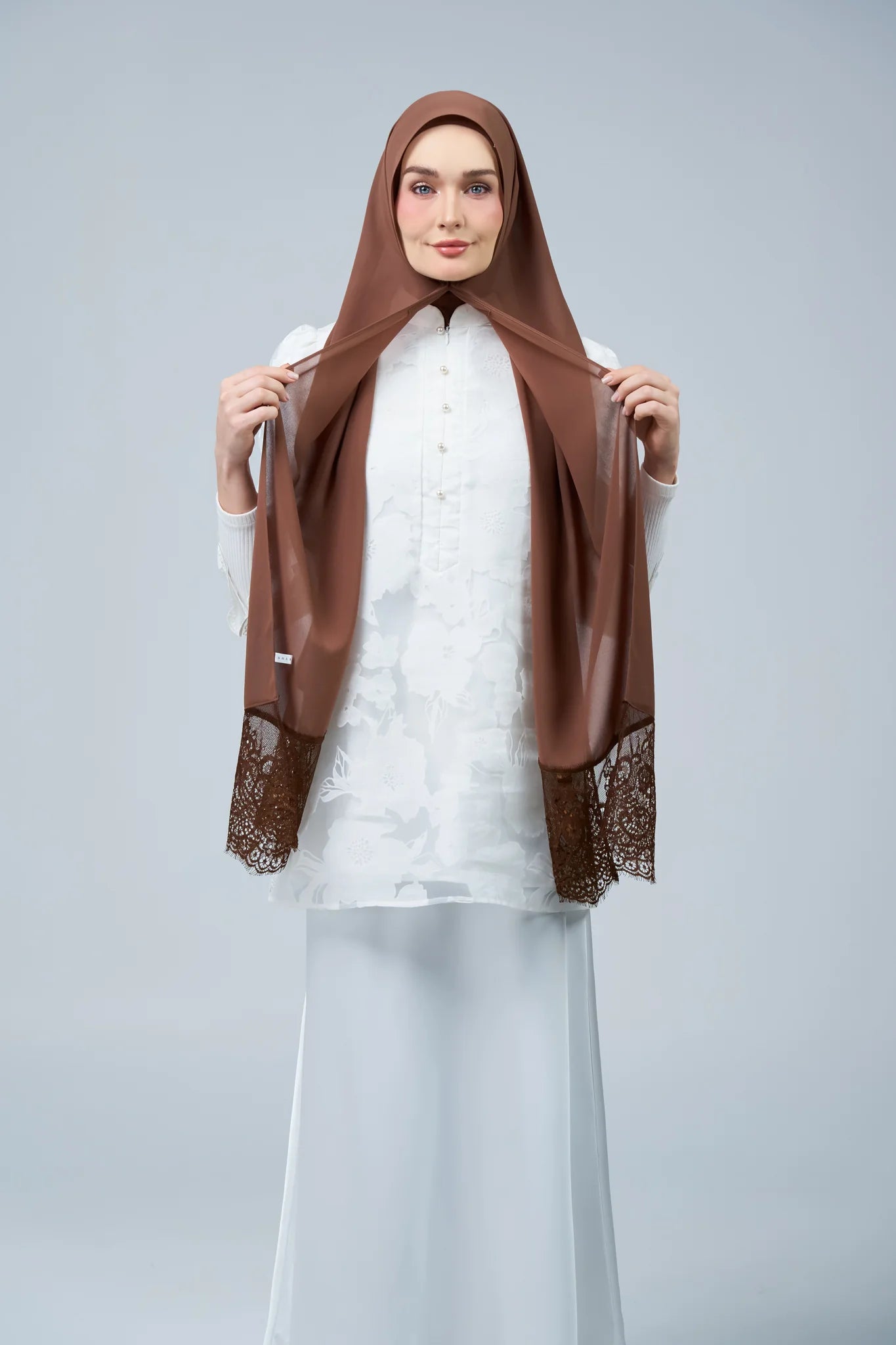 HoodX Lace in Rich Brown