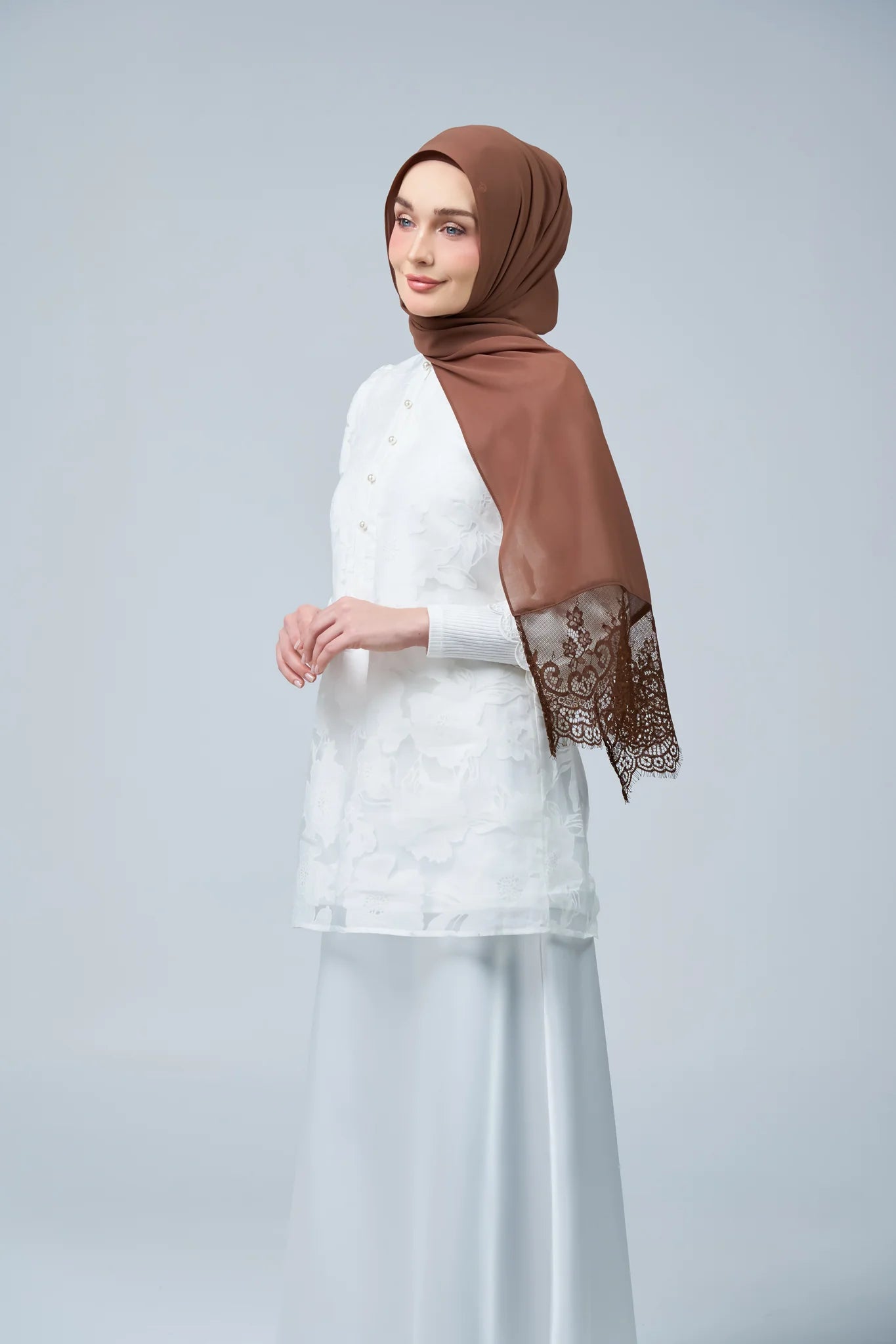 HoodX Lace in Rich Brown