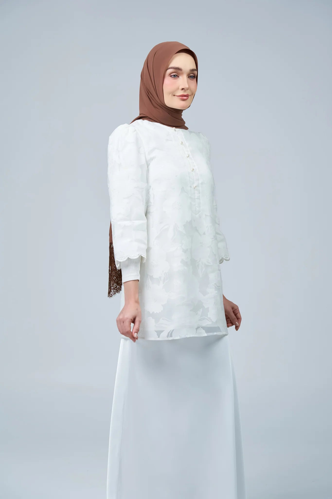 HoodX Lace in Rich Brown