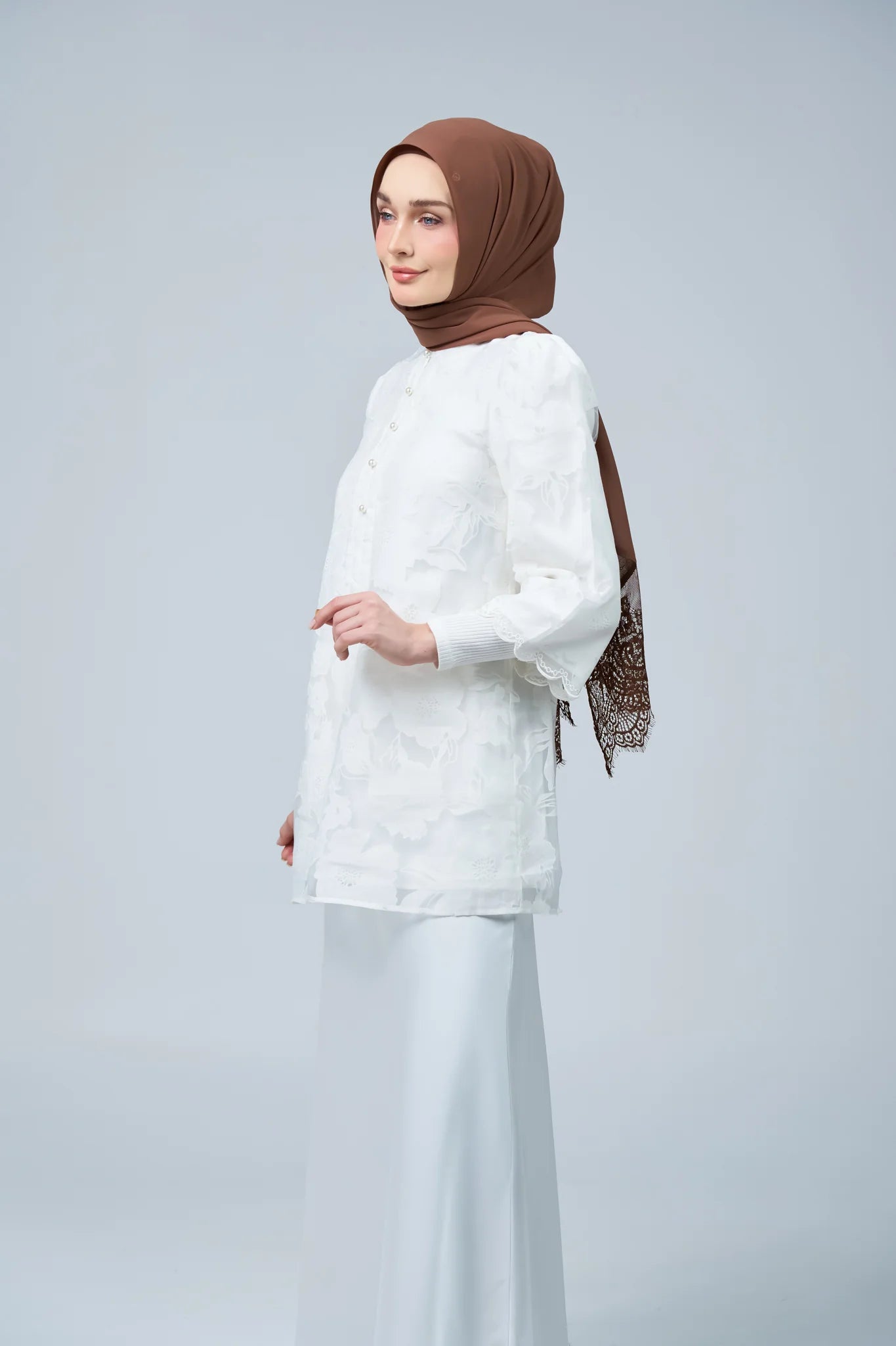 HoodX Lace in Rich Brown