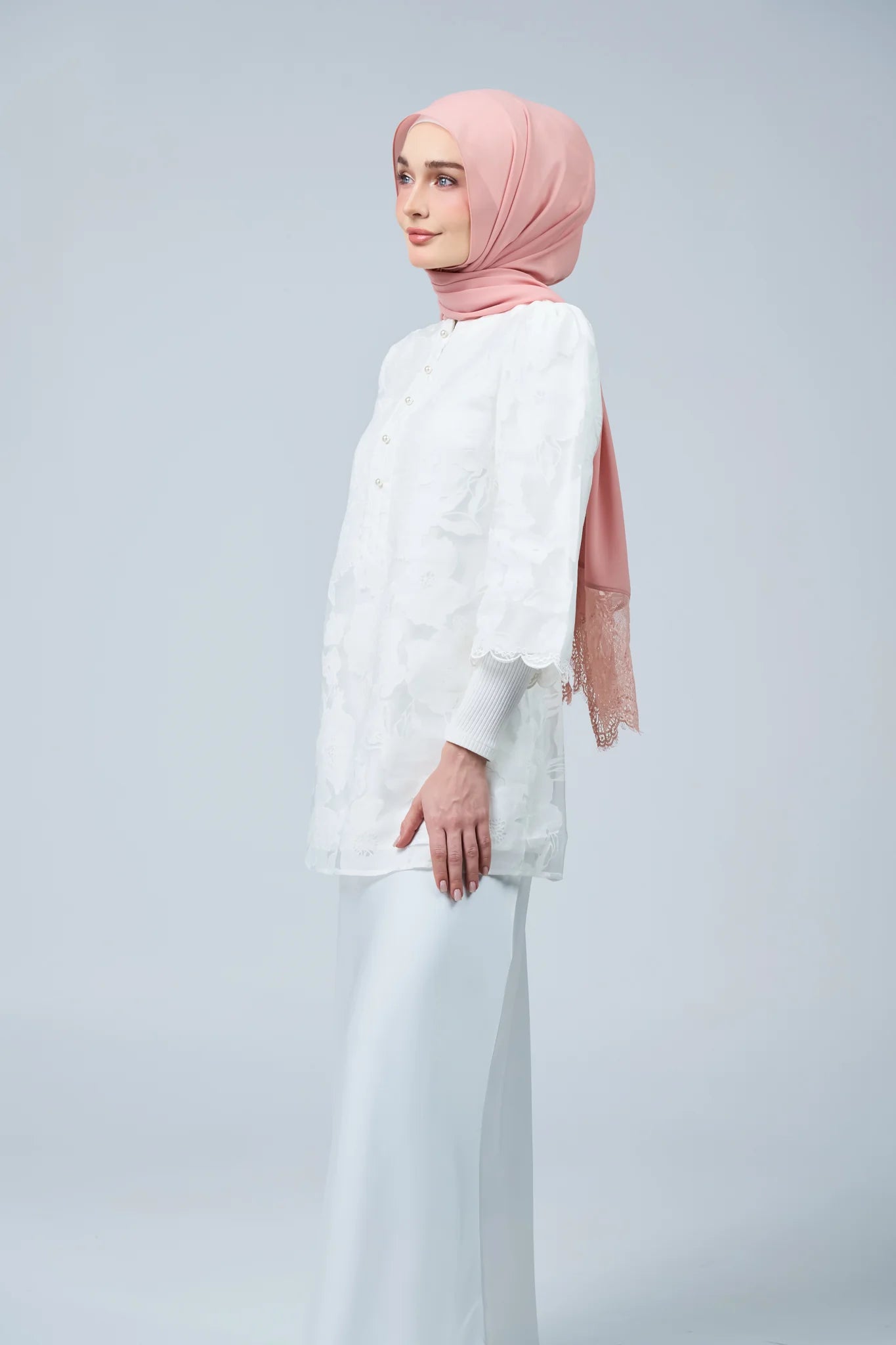 HoodX Lace in Oyster Pink