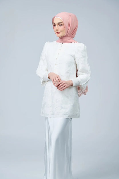 HoodX Lace in Oyster Pink