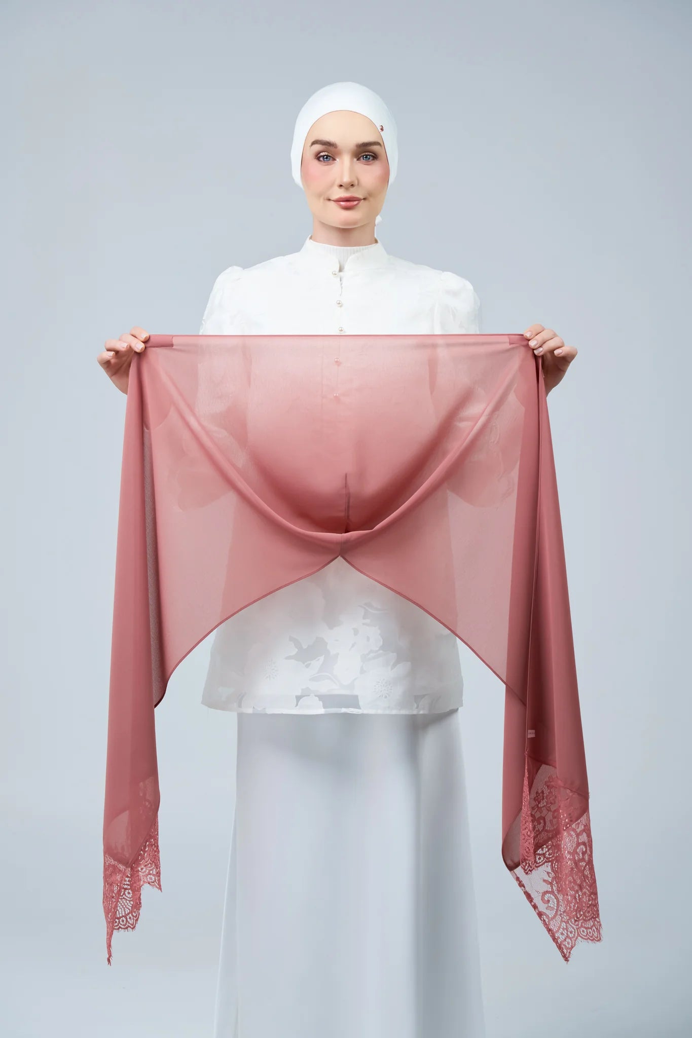 HoodX Lace in Turkish Rose