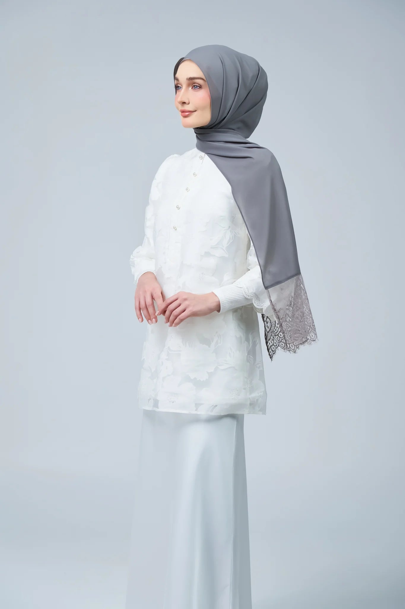 HoodX Lace in Deep Grey