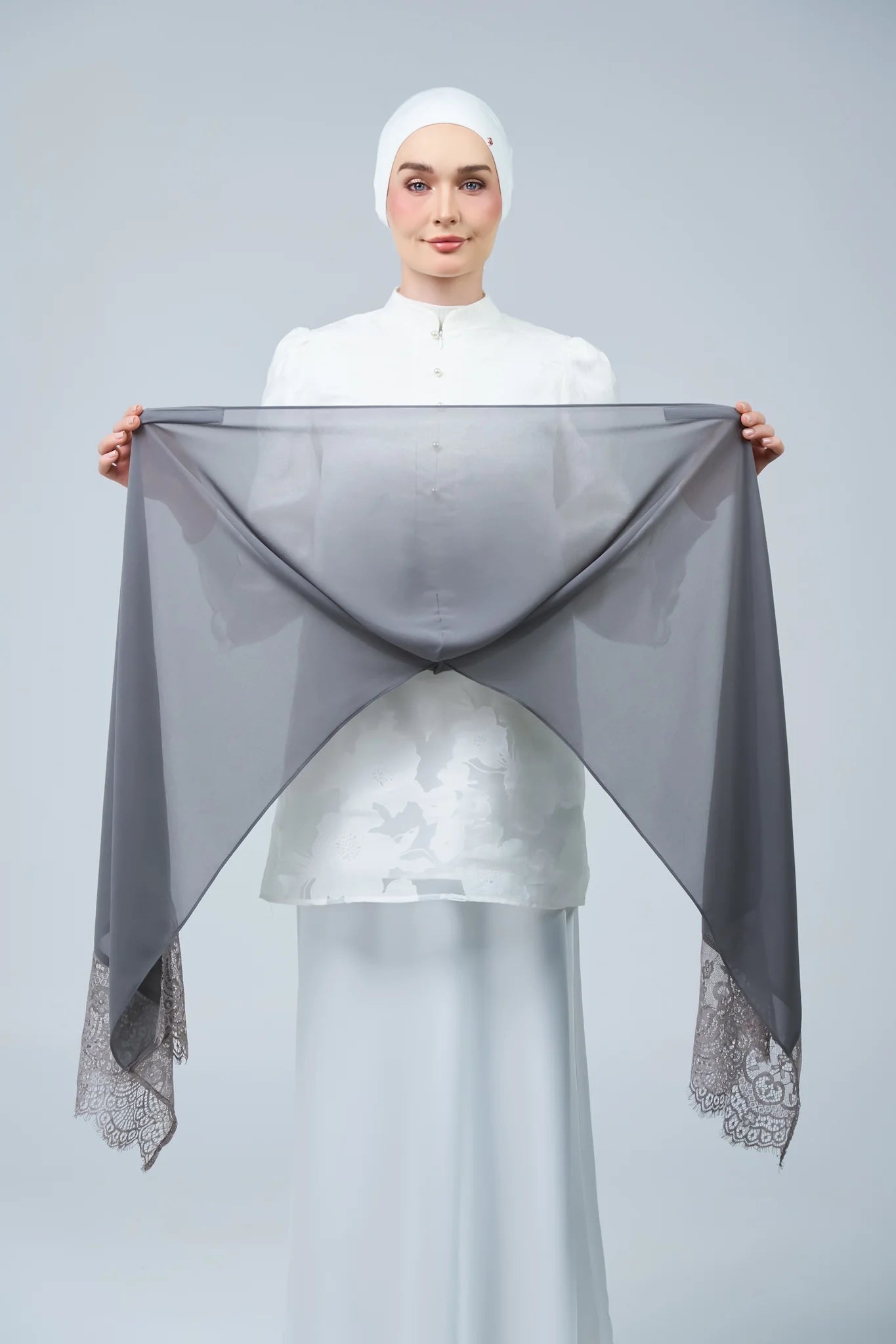 HoodX Lace in Deep Grey