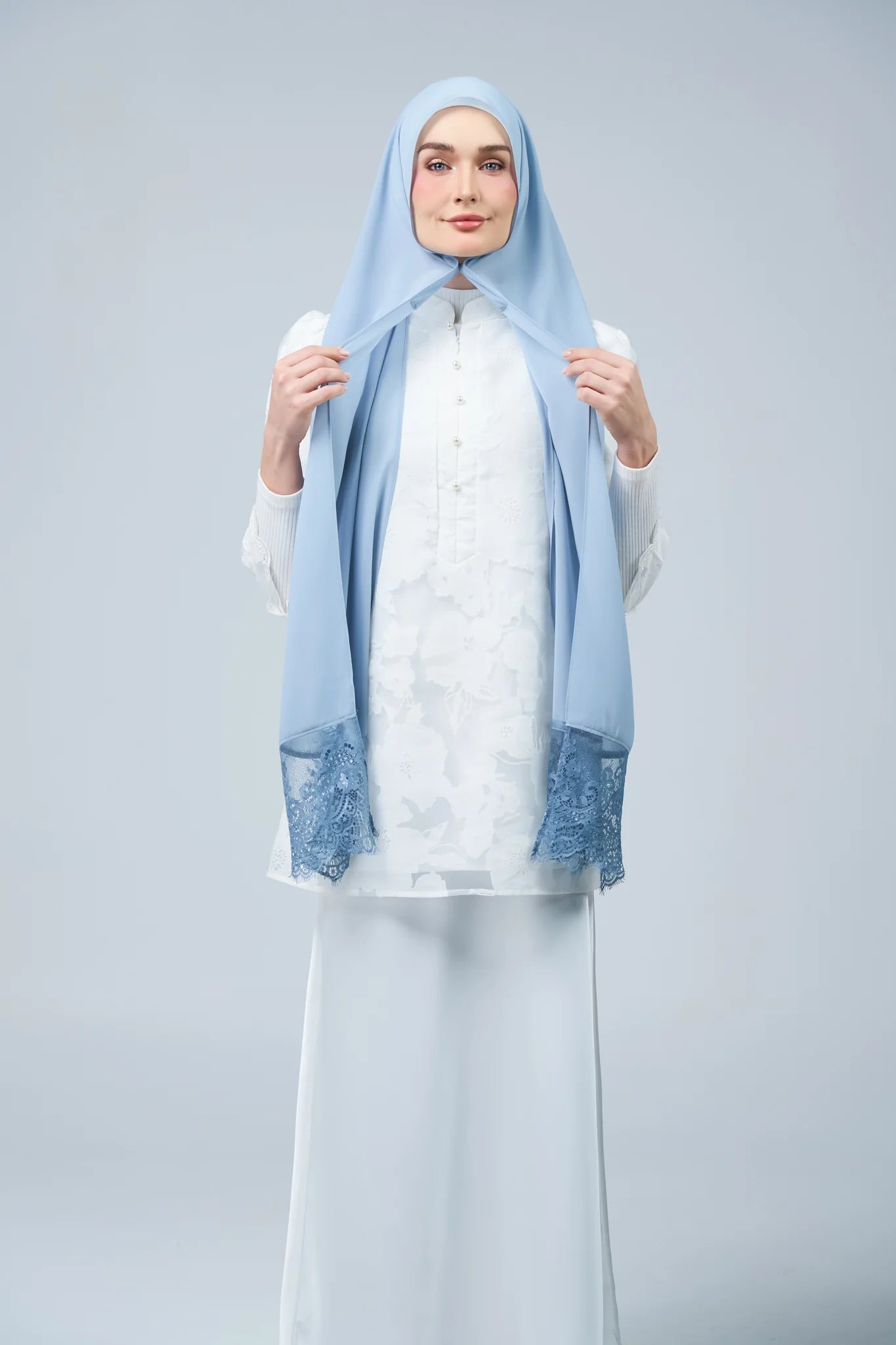 HoodX Lace in Dusty Blue