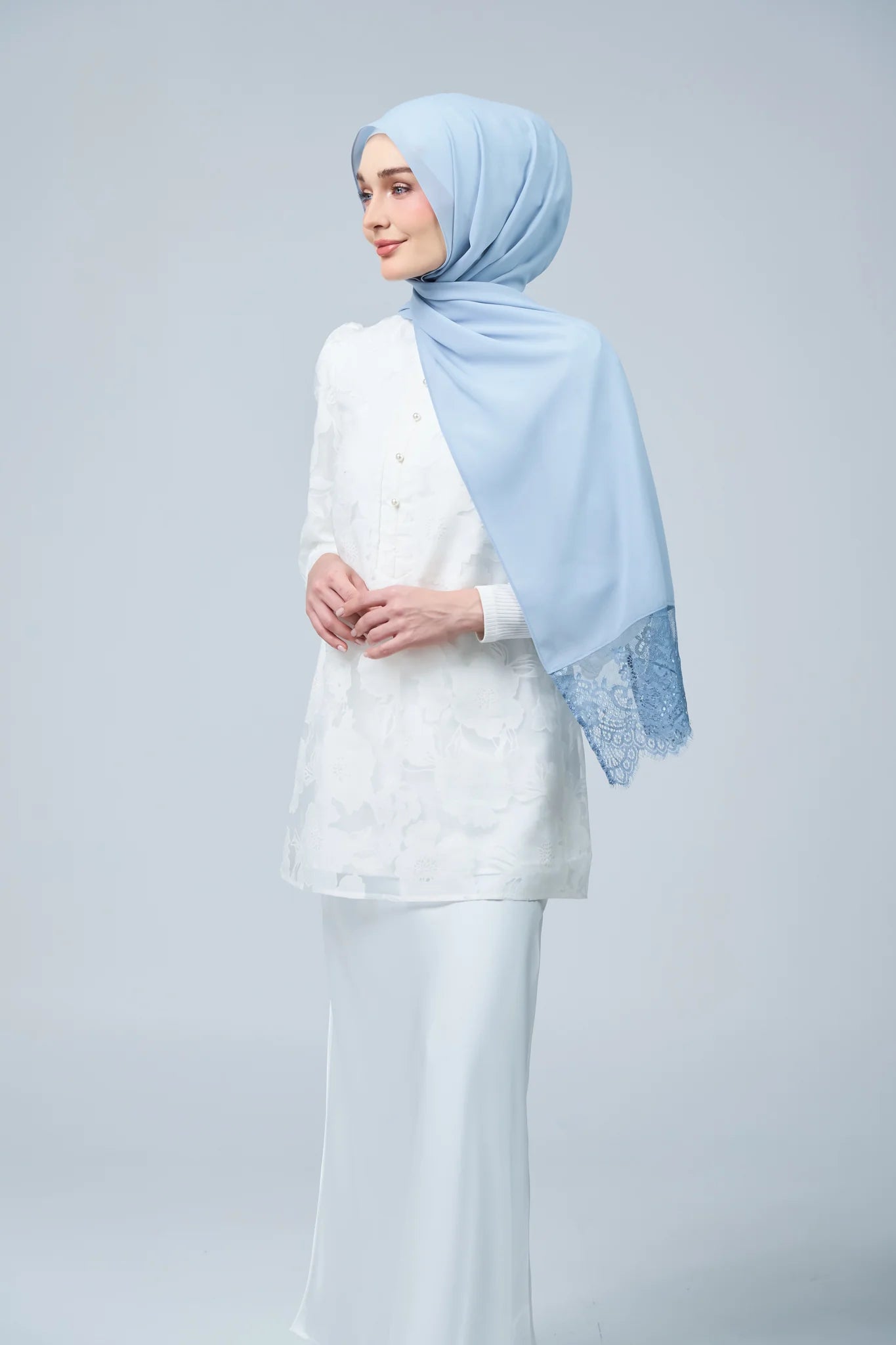 HoodX Lace in Dusty Blue