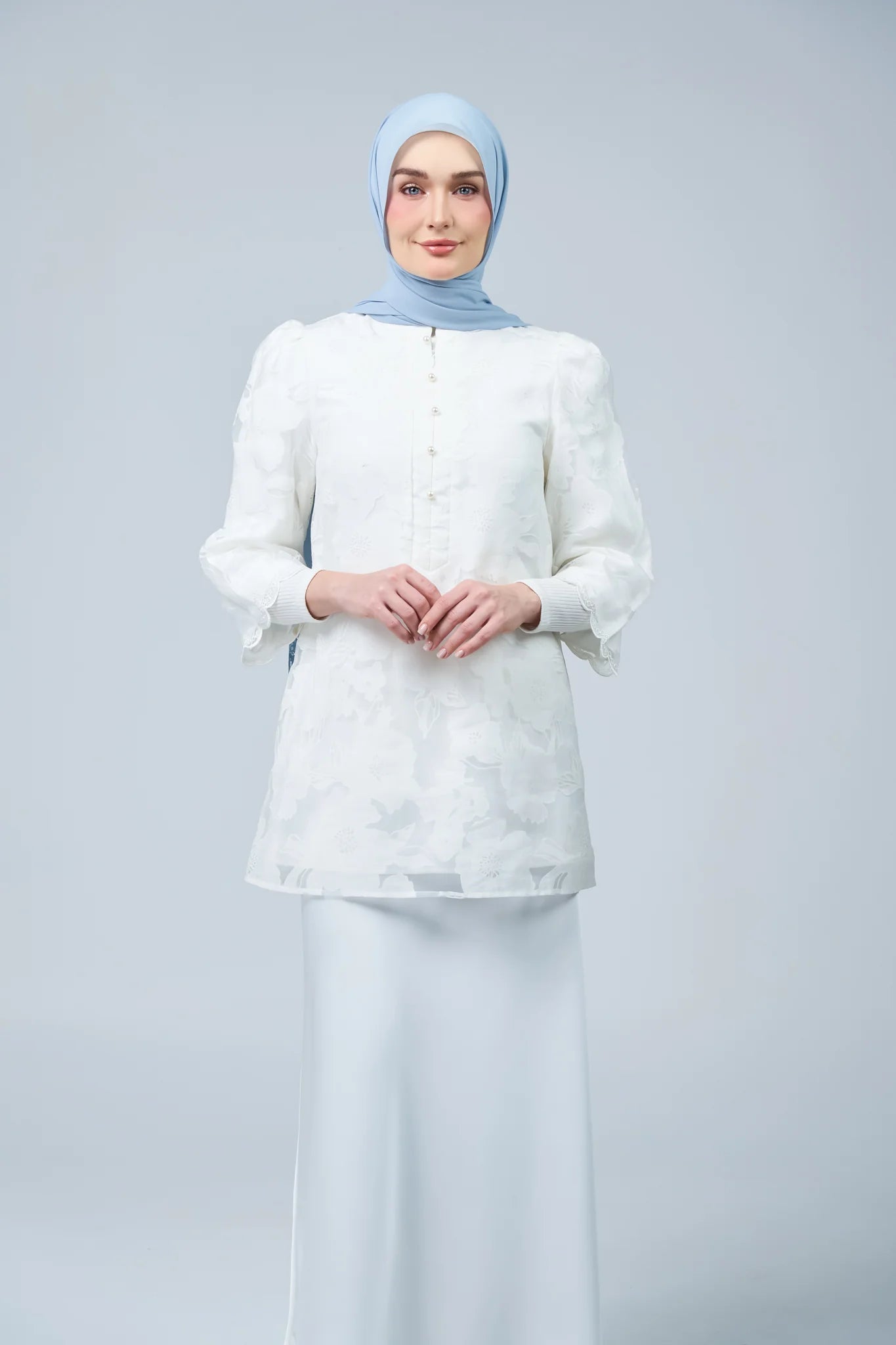 HoodX Lace in Dusty Blue