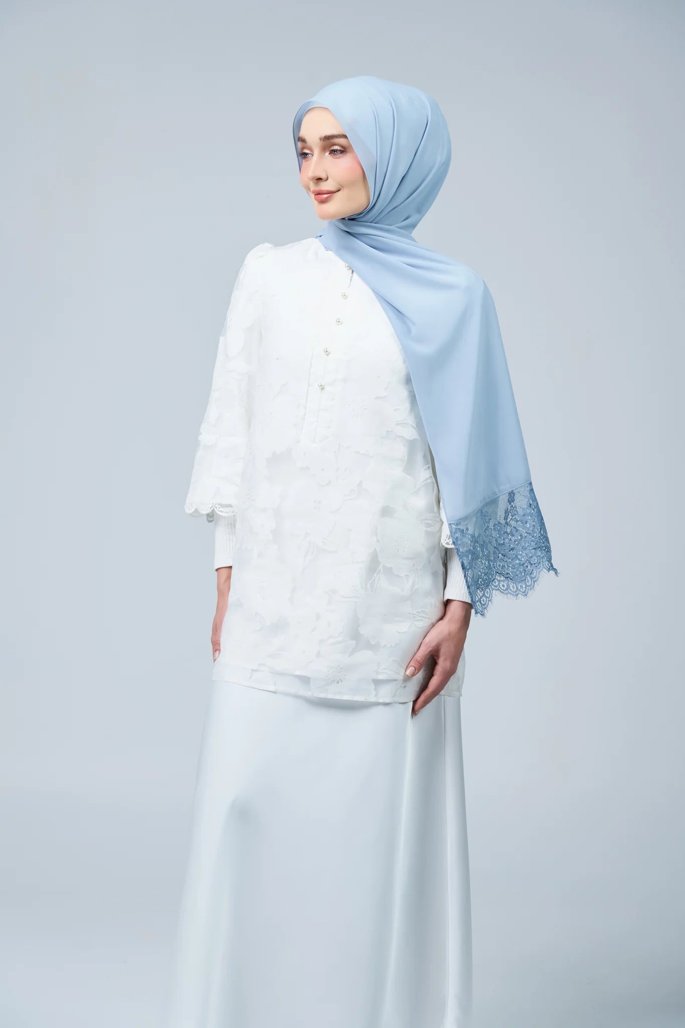 HoodX Lace in Dusty Blue