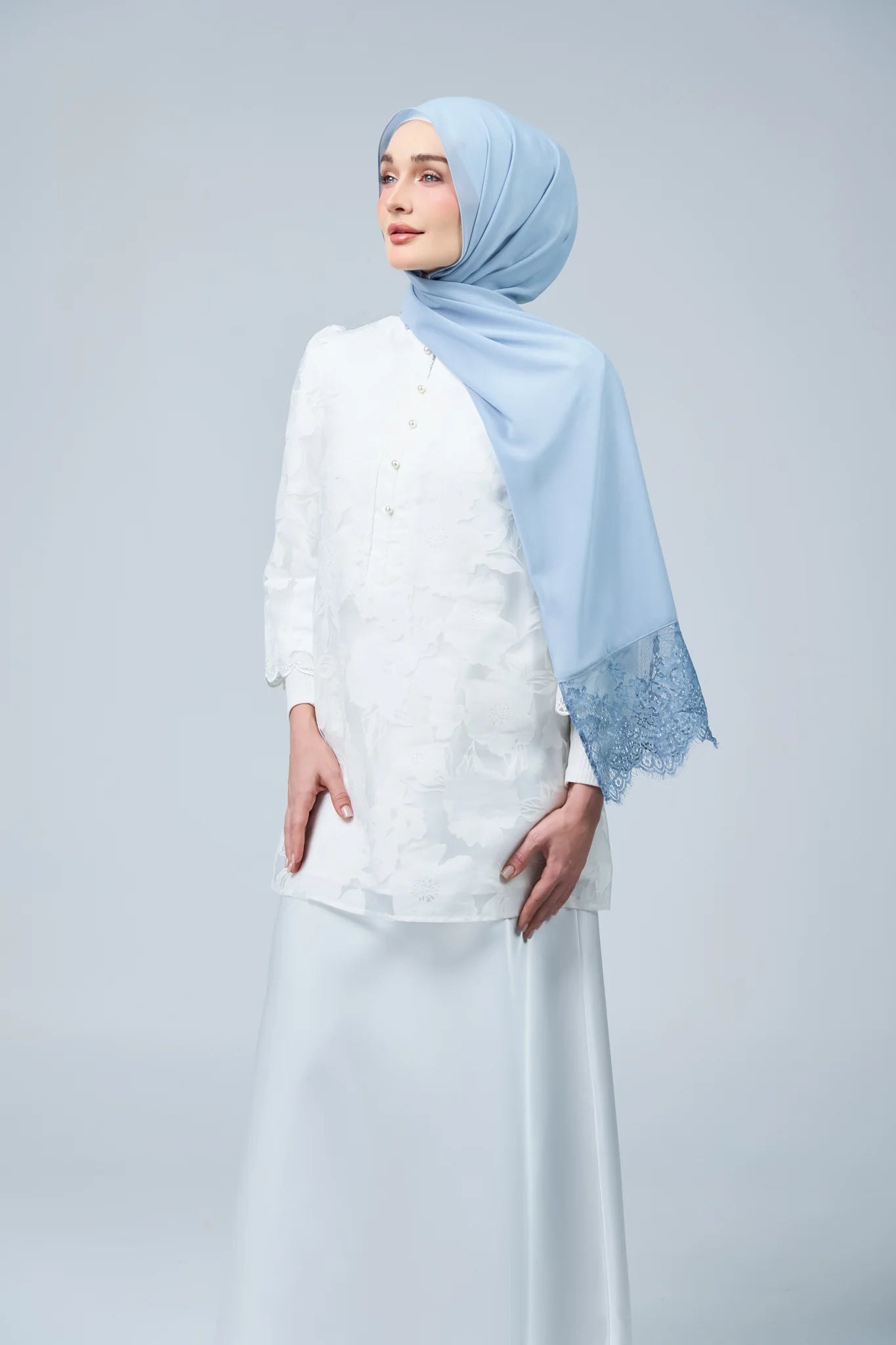 HoodX Lace in Dusty Blue