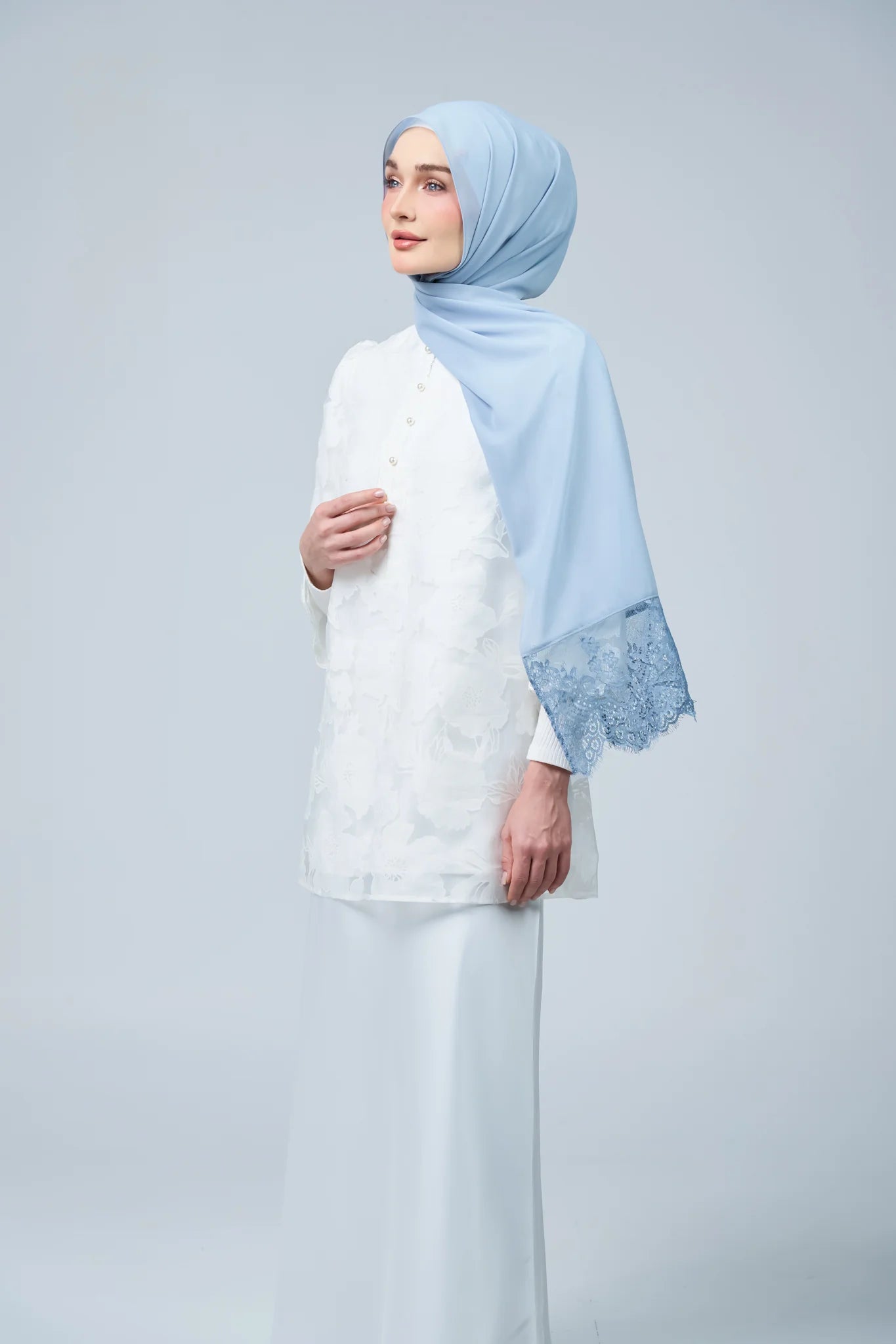 HoodX Lace in Dusty Blue