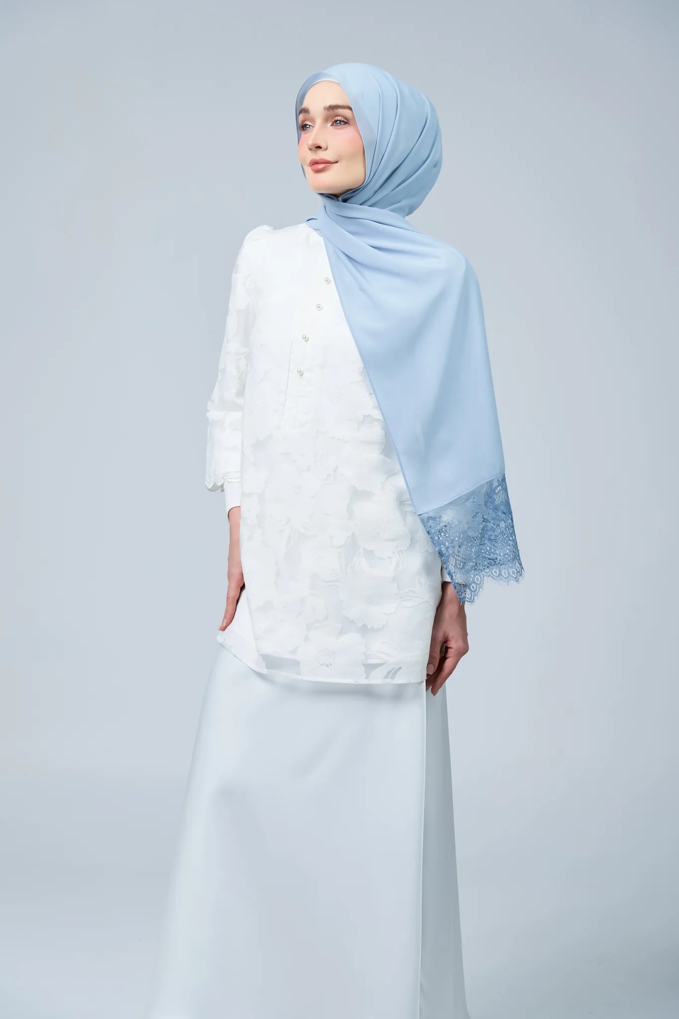 HoodX Lace in Dusty Blue