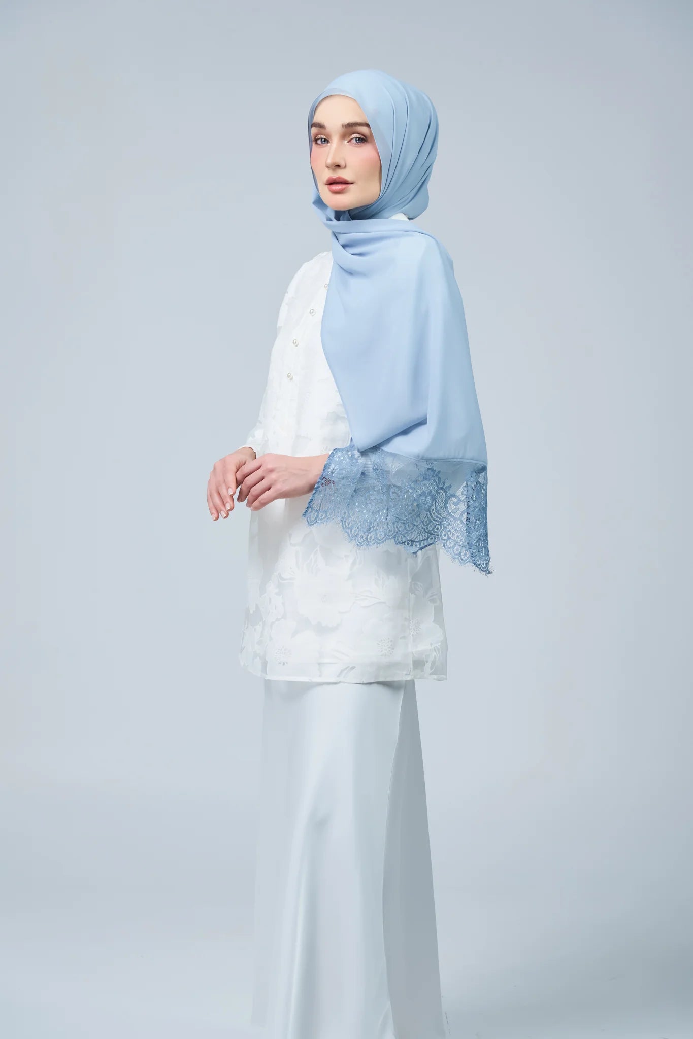 HoodX Lace in Dusty Blue