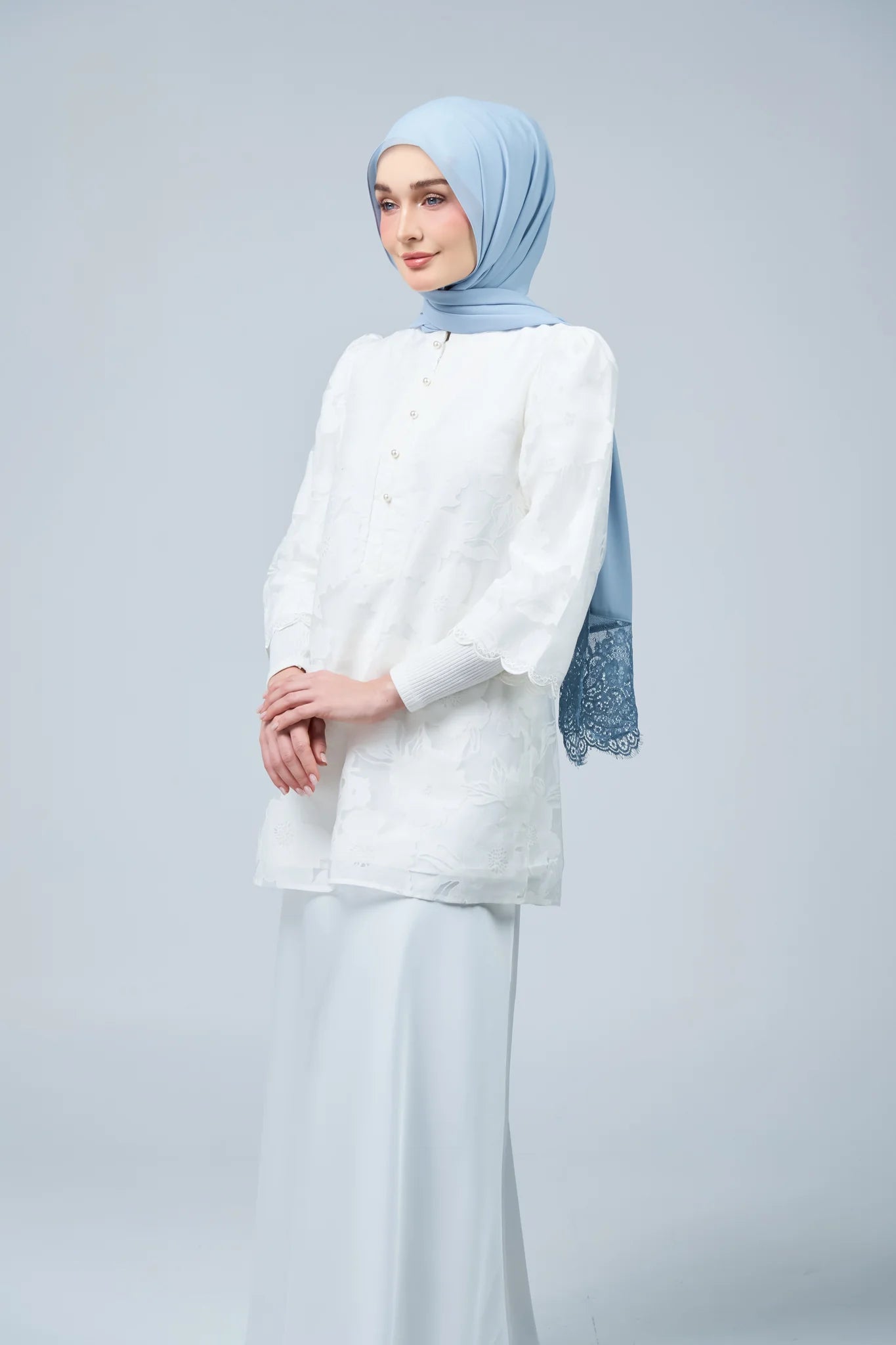 HoodX Lace in Dusty Blue