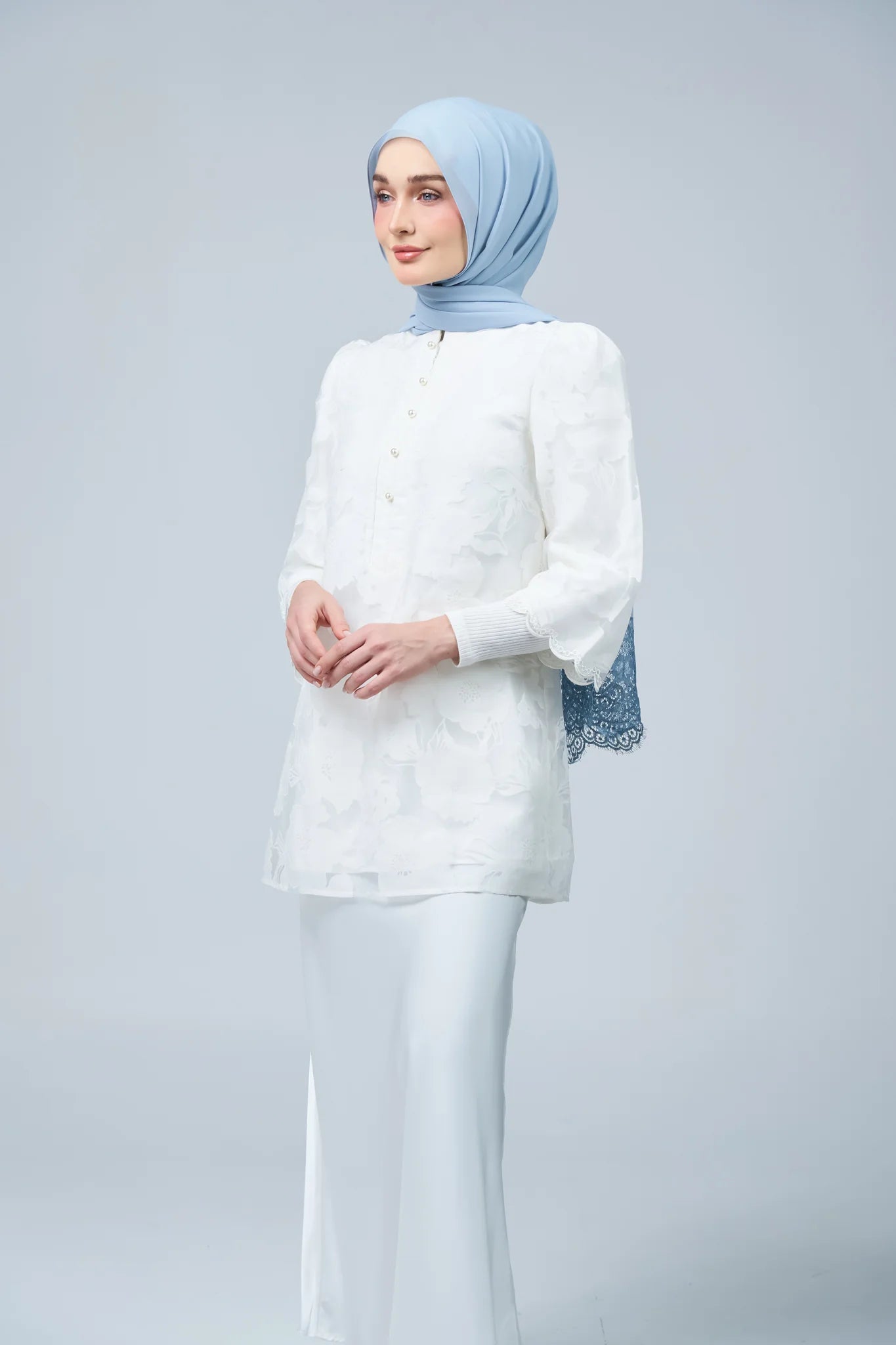 HoodX Lace in Dusty Blue