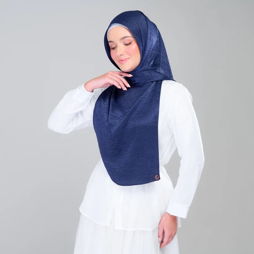 Instant Tag n' Go Shawl | Textured Silk in Navy Blue