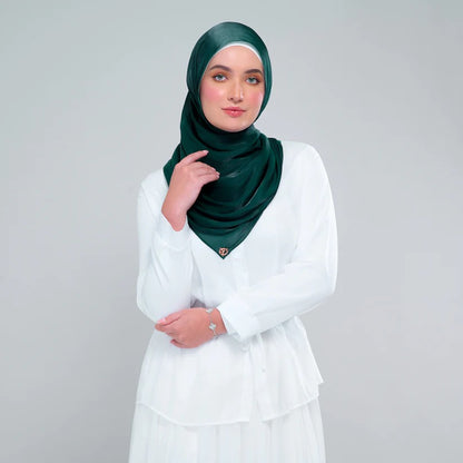 Raia Shawl | Ironless Shimmer in Forest Green