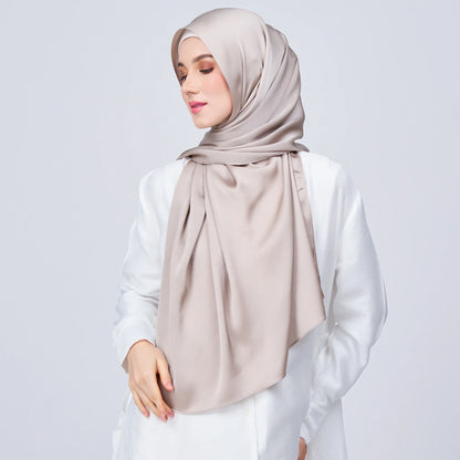 Instant Tag & Go Shawl | Satin Bulle in Elegant Taupe | Batch 1