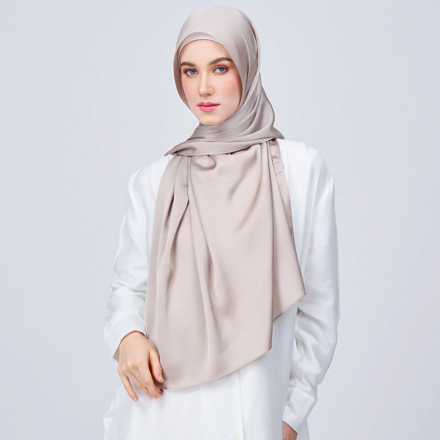 Instant Tag & Go Shawl | Satin Bulle in Elegant Taupe | Batch 1