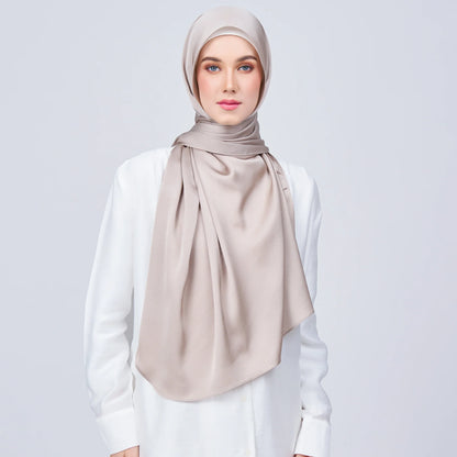 Instant Tag & Go Shawl | Satin Bulle in Elegant Taupe | Batch 1