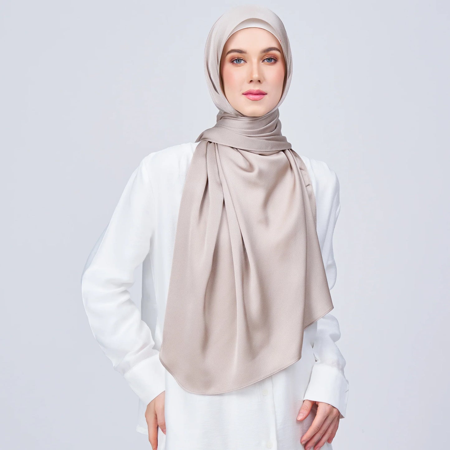 Instant Tag & Go Shawl | Satin Bulle in Elegant Taupe | Batch 1