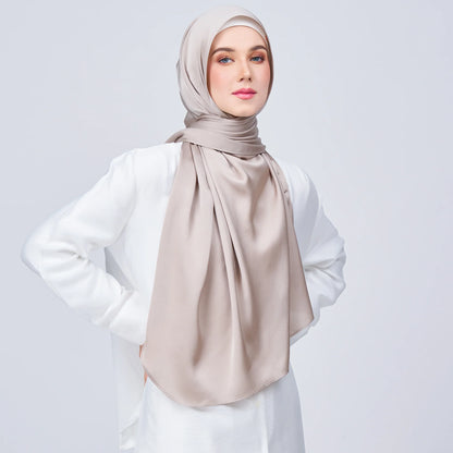 Instant Tag & Go Shawl | Satin Bulle in Elegant Taupe | Batch 1