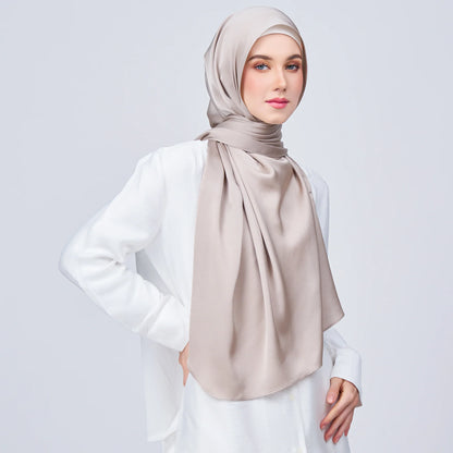 Instant Tag & Go Shawl | Satin Bulle in Elegant Taupe | Batch 1