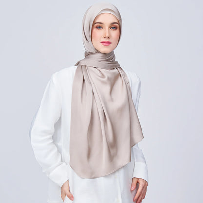 Instant Tag & Go Shawl | Satin Bulle in Elegant Taupe | Batch 1